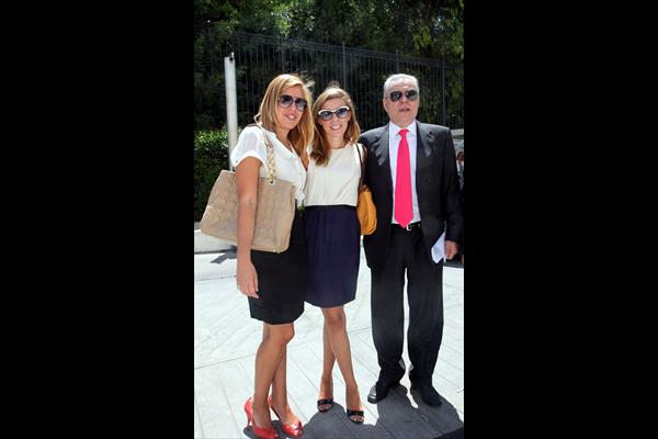 Μία…φουστανέλα για την Merkel