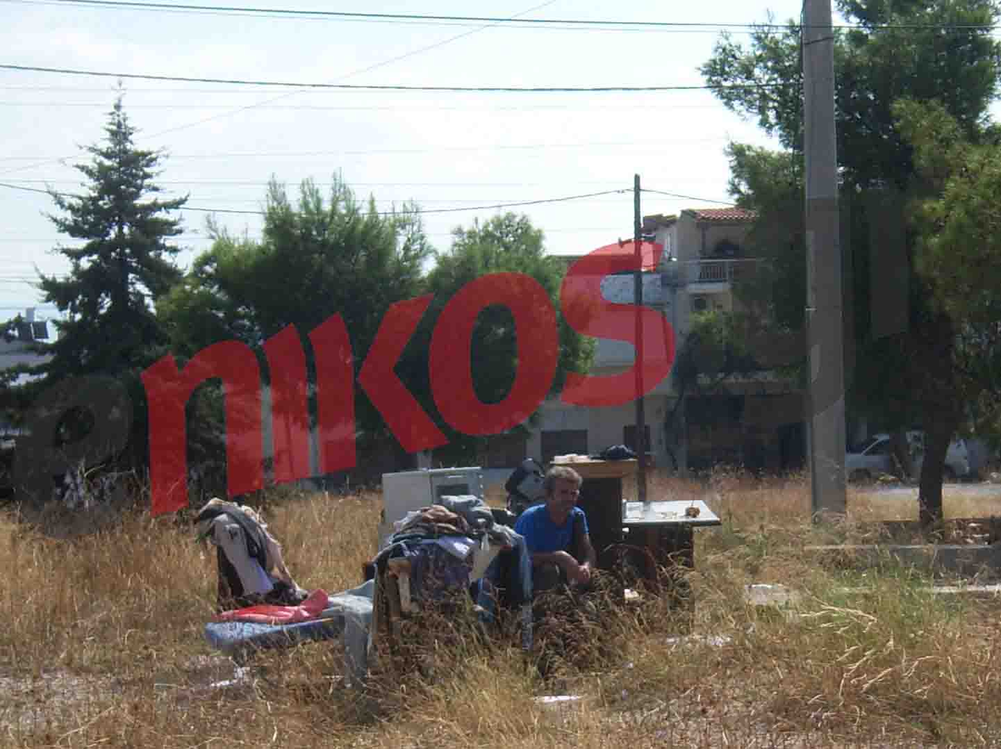 Ξηλώνουν τα κοντέινερς των σεισμόπληκτων