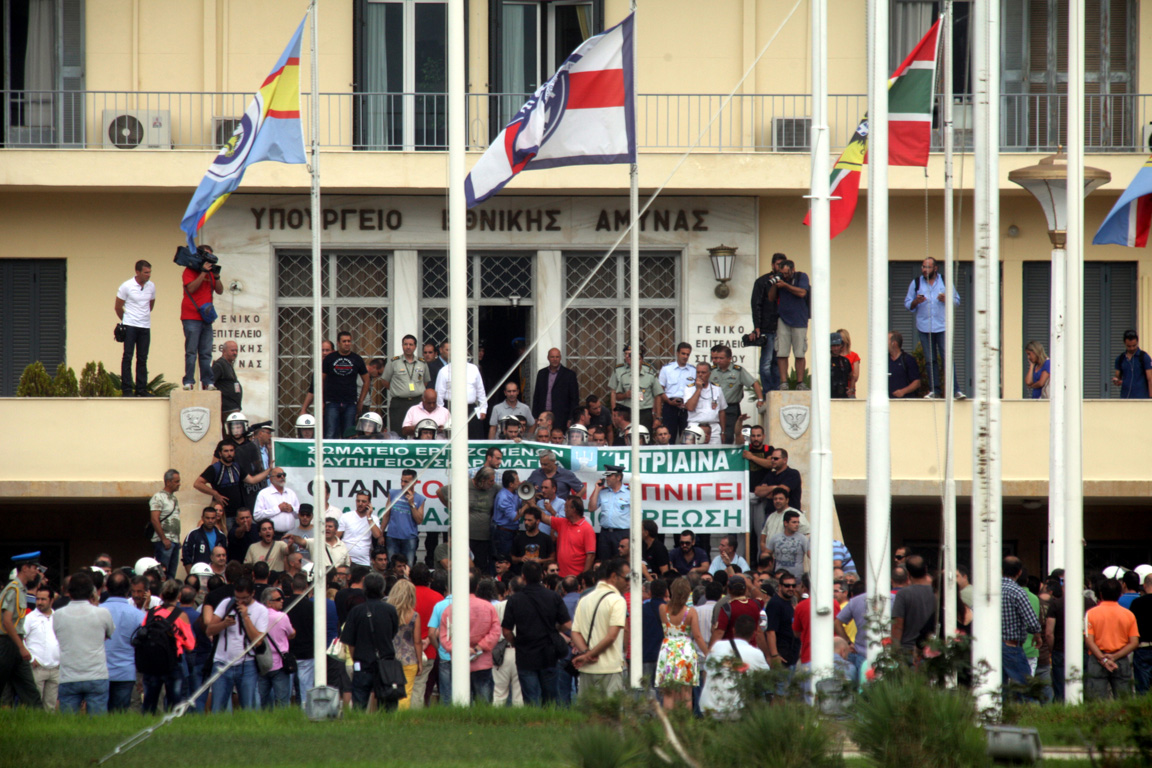 Στον εισαγγελέα οι 12 συλληφθέντες