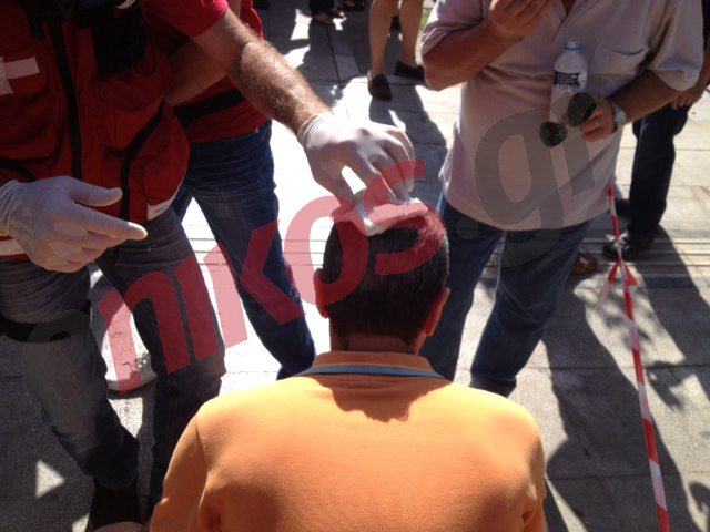 Τώρα – ΦΩΤΟ: Τραυματισμός διαδηλωτή