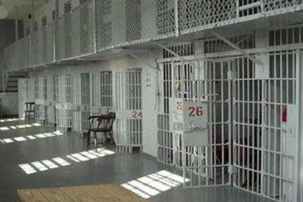 Πήραν το νόμο στα χέρια τους