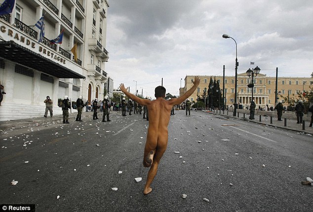 Το φωτορεπορτάζ της Daily Mail