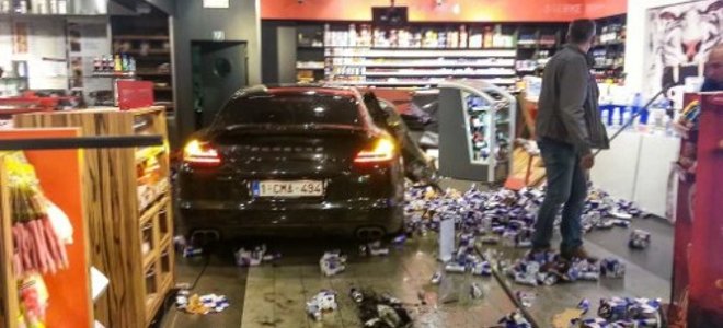 Μέσα στο πρατήριο με το Ι.Χ