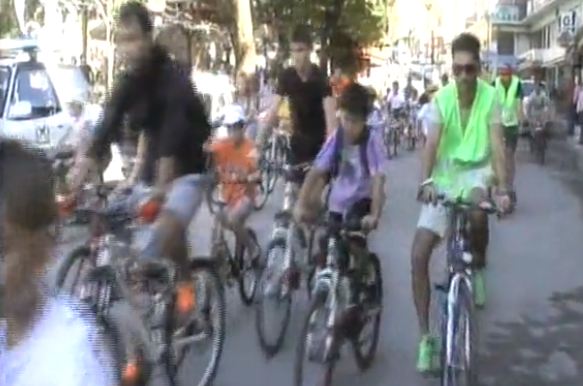 Καβάλησαν τα ποδήλατα