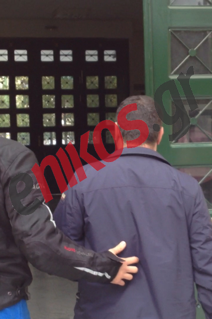 Πολίτες του δίνουν συγχαρητήρια