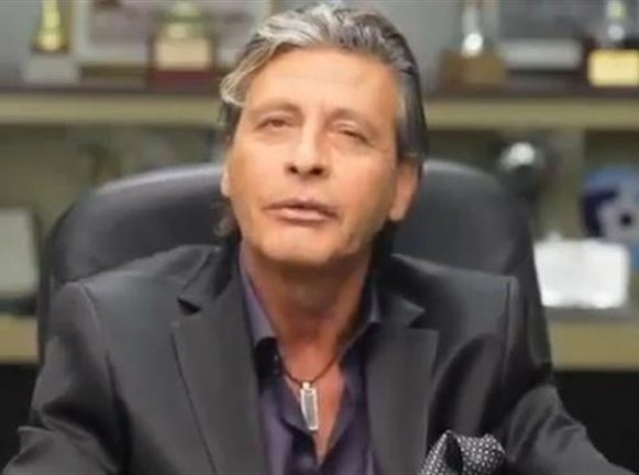 «Ο αγαπούλας» στο θέατρο