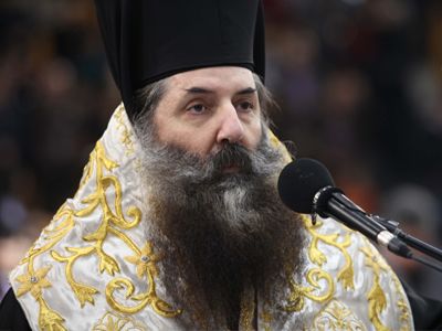 Ο Μητροπολίτης Πειραιώς απαντά για τον στοματικό έρωτα