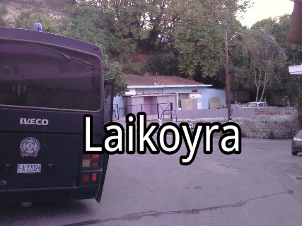 Τώρα – Διαμαρτύρονται έξω από το αστυνομικό τμήμα