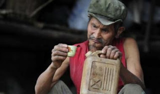 Πίνει βενζίνη 42 χρόνια!