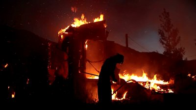 Φωτιά σε ξυλουργείο στη Σαλαμίνα