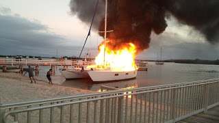 Κάηκε καταμαράν στους Παξούς