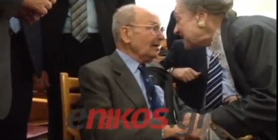 Βίντεο-Ο Στεφανόπουλος δέχεται συγχαρητήρια