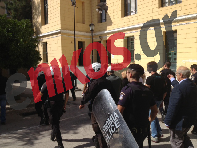 ΦΩΤΟ: Στον ανακριτή η 37χρονη