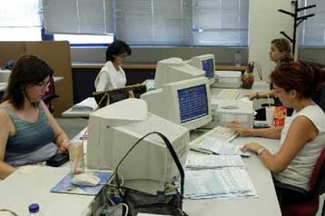 Ποιοι γλιτώνουν τις περικοπές