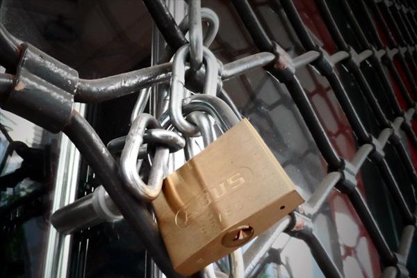 Έκλεισε το 80% των καταστημάτων