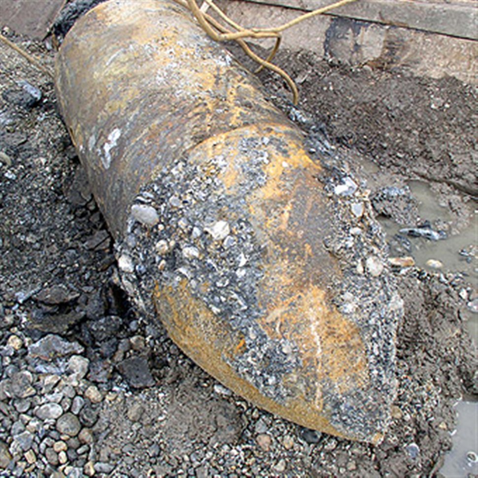 Εκκενώνουν περιοχή λόγω βόμβας