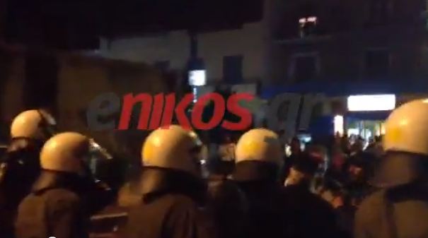 Τώρα-ΒΙΝΤΕΟ τα ΜΑΤ απωθούν τους διαδηλωτές