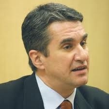 Διαψεύδει το “χαρτοφυλάκιο” ο Λοβέρδος