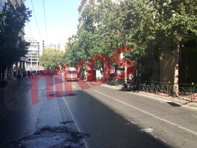 Τώρα – Φώτο: Ασθενοφόρο μεταφέρει τραυματία