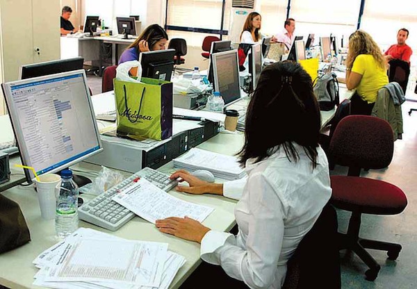 Εκτός Δημοσίου 10.000 υπάλληλοι;