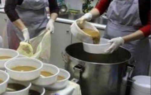 Στήνουν καζάνια συσσιτίων