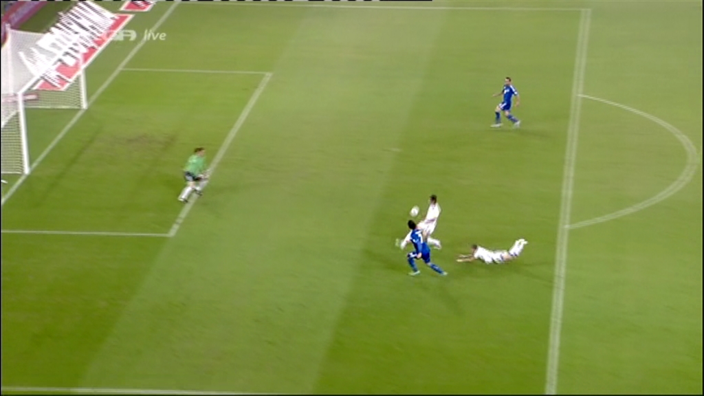 Προσπαθεί για το γκολ