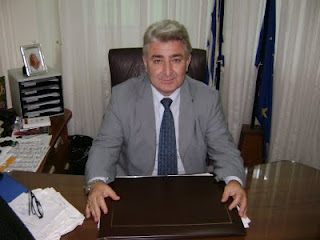 «Κλέφτες, προδότες, πολιτικοί»