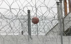 Απέδρασαν 17 λαθρομετανάστες