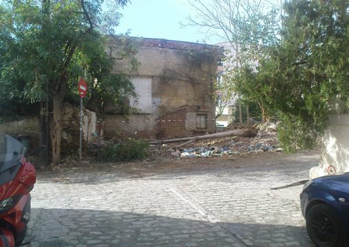 Ένα σχολείο χτίζεται