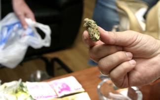 Συνελήφθησαν με μικροποσότητα χασίς