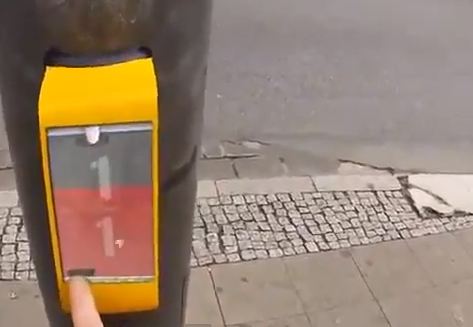 Παίξε αλλά…πρόσεχε τη διάβαση!