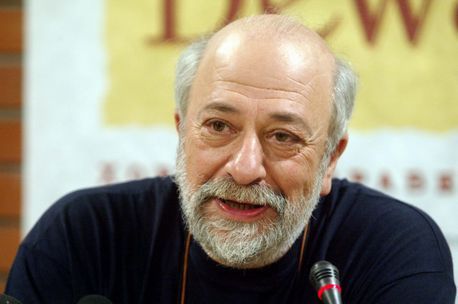 Τώρα-Επεισόδια έξω από το Τελλόγλειο