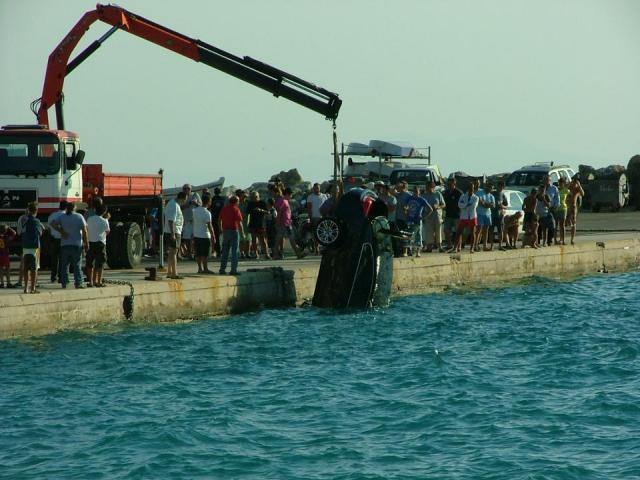 Έπεσε με το ΙΧ στη θάλασσα