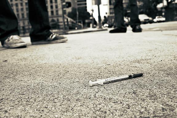 Αντιδρούν για μόναδα τοξικομανών