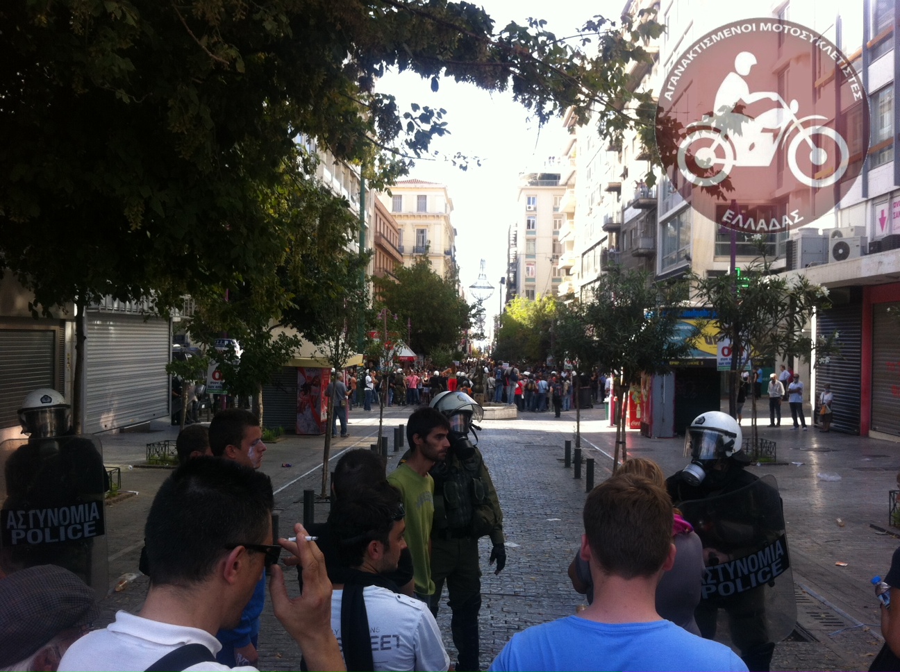 Τώρα: Έχουν κλείσει την Ερμού