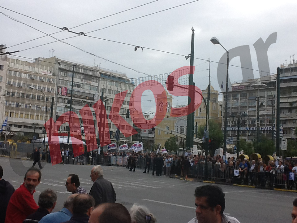 ΦΩΤΟ – Η παρέλαση στον Πειραιά