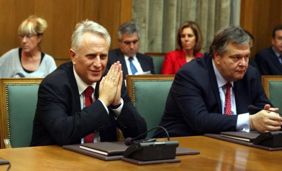 “Να παραιτηθεί ο Βενιζέλος”