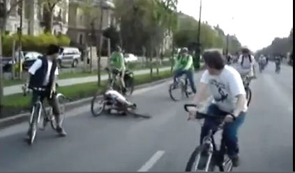 Όταν οι γυναίκες… πέφτουν