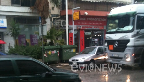 Τροχαίο εξαιτίας της βροχής