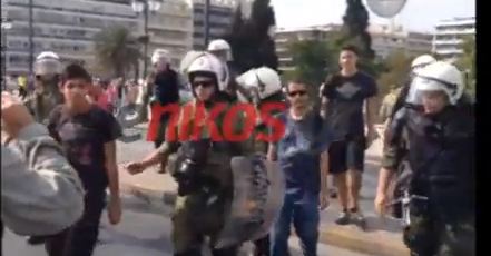 Τώρα – Βίντεο:”Μαζεύουν”κόσμο από το Σύνταγμα