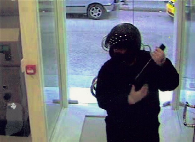 Τώρα – Ληστεία σε τράπεζα στην Αταλάντη