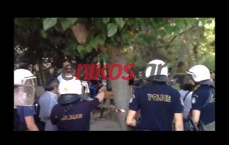 Τώρα-Διώχνουν τον κόσμο έξω από την Ευελπίδων