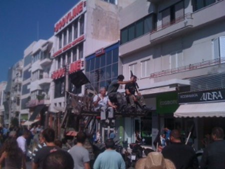 Κατέβηκαν με τρακτέρ και άλογα