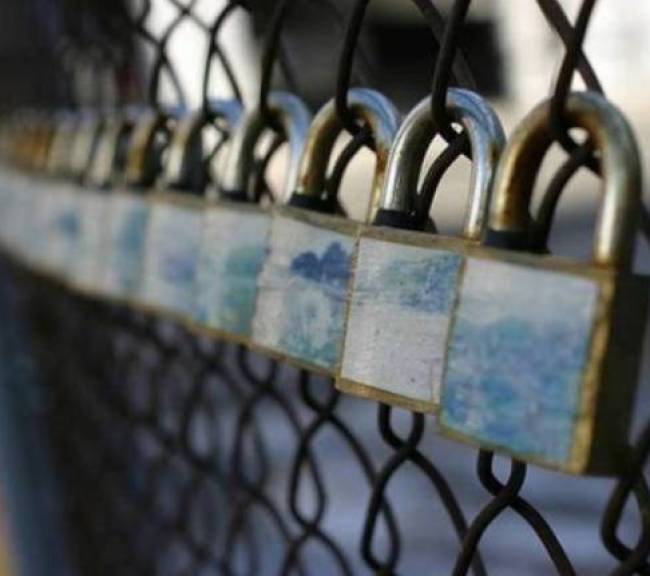 Καβάλα: Έκλεισαν τα μαγαζιά τους