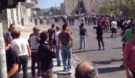 Tώρα-“Λαέ μη σκύβεις το κεφάλι”