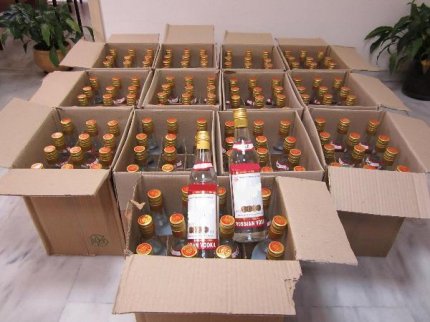 Βρέθηκαν 161 φιάλες αλκοόλ σε ΙΧ