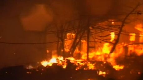 “Παλεύουν” και με τις φωτιές