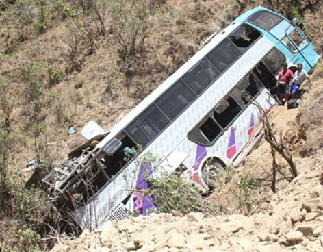 Πτώση λεωφορείου σε χαράδρα