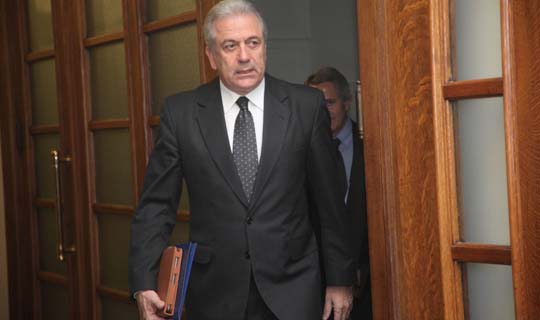 Ο Σάντι τον κρατάει εδώ…