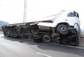 Τροχαίο με τρία φορτηγά